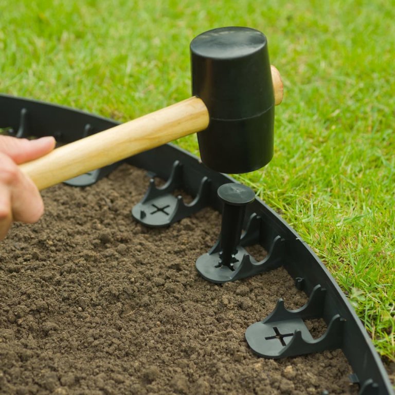 Nature Margine bordură de grădină și țăruși de fixare, negru